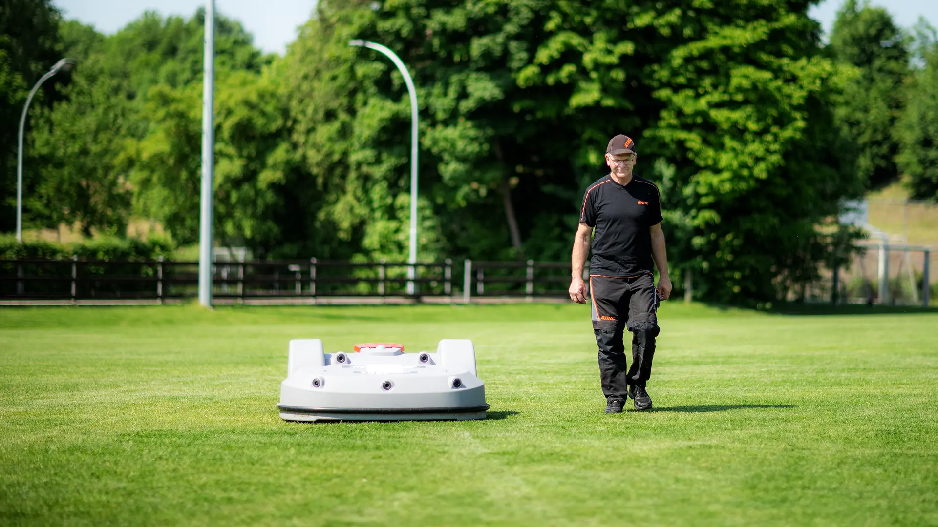 Hans Schnell Landmaschinen Postmünster Wartung Echo Robotics Mähroboter